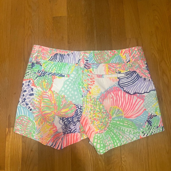 BRAND: LILY PULITZER SIZE: 6 GOLD BUTTON, POCKETS & VIBRANT DESIGN. Like New 🆕 - Picture 2 of 2